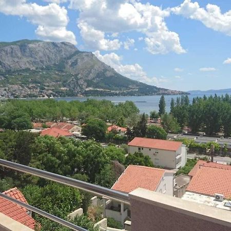 Apartment Rene Omis Exterior photo