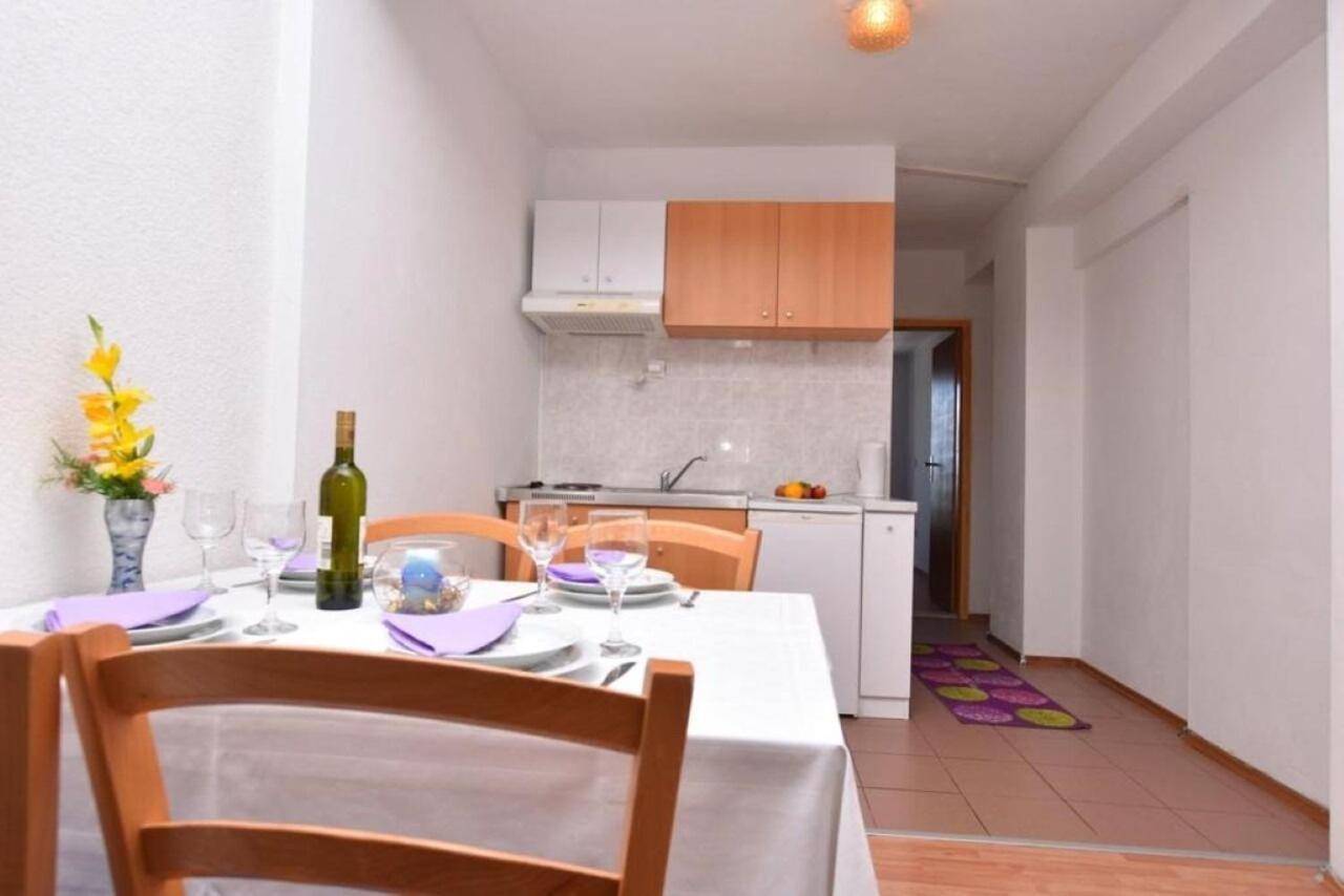 Apartment Rene Omis Exterior photo