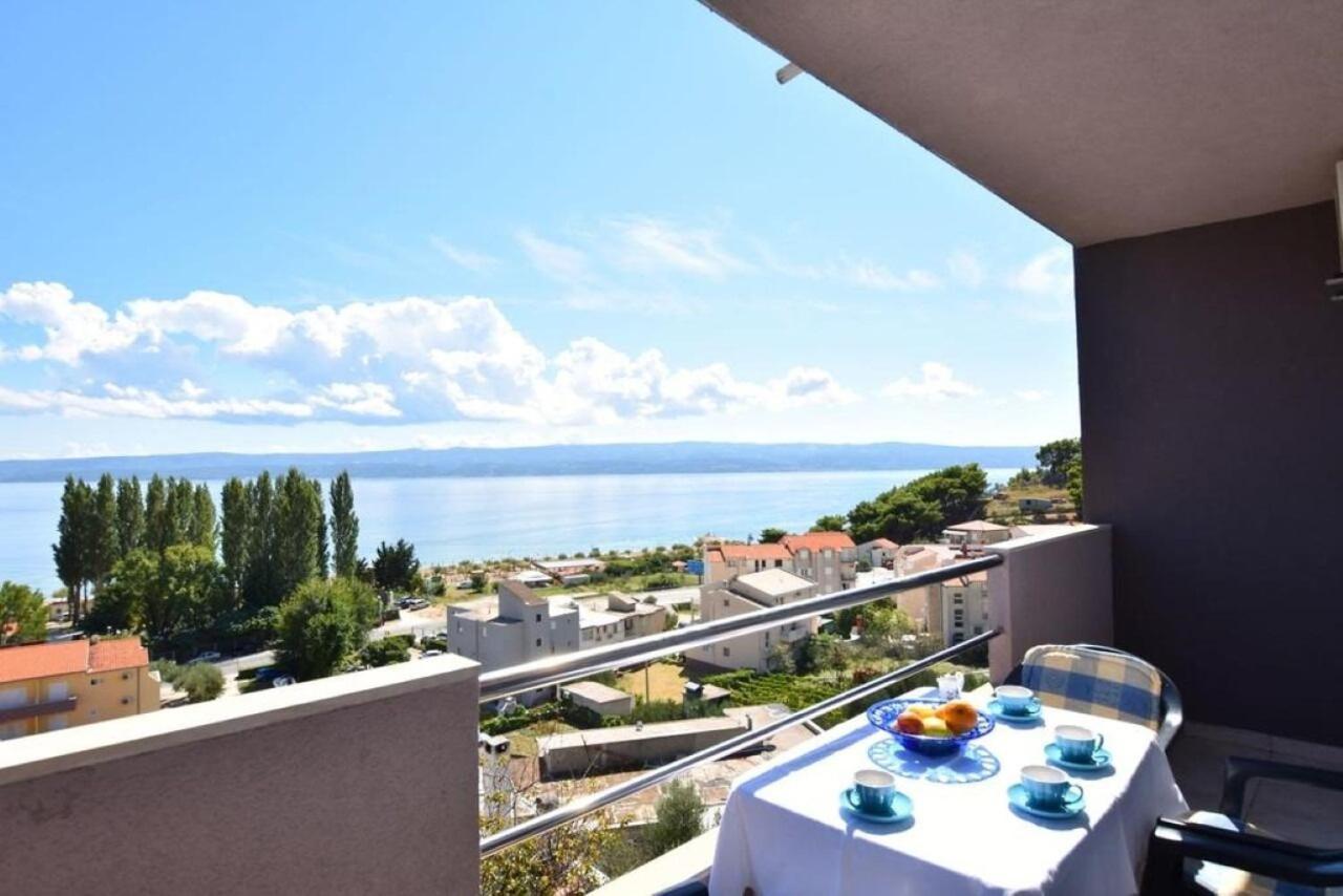 Apartment Rene Omis Exterior photo