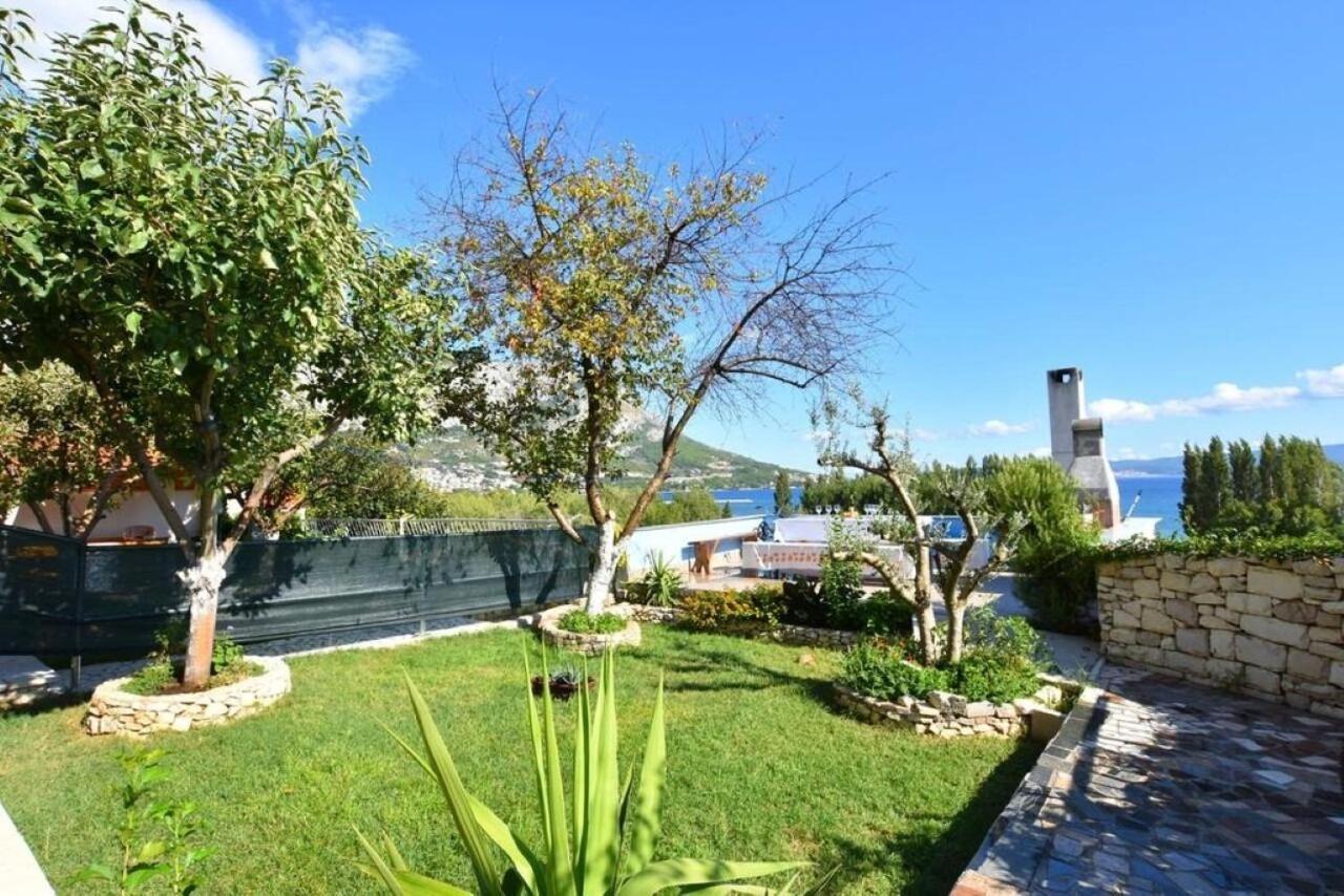 Apartment Rene Omis Exterior photo